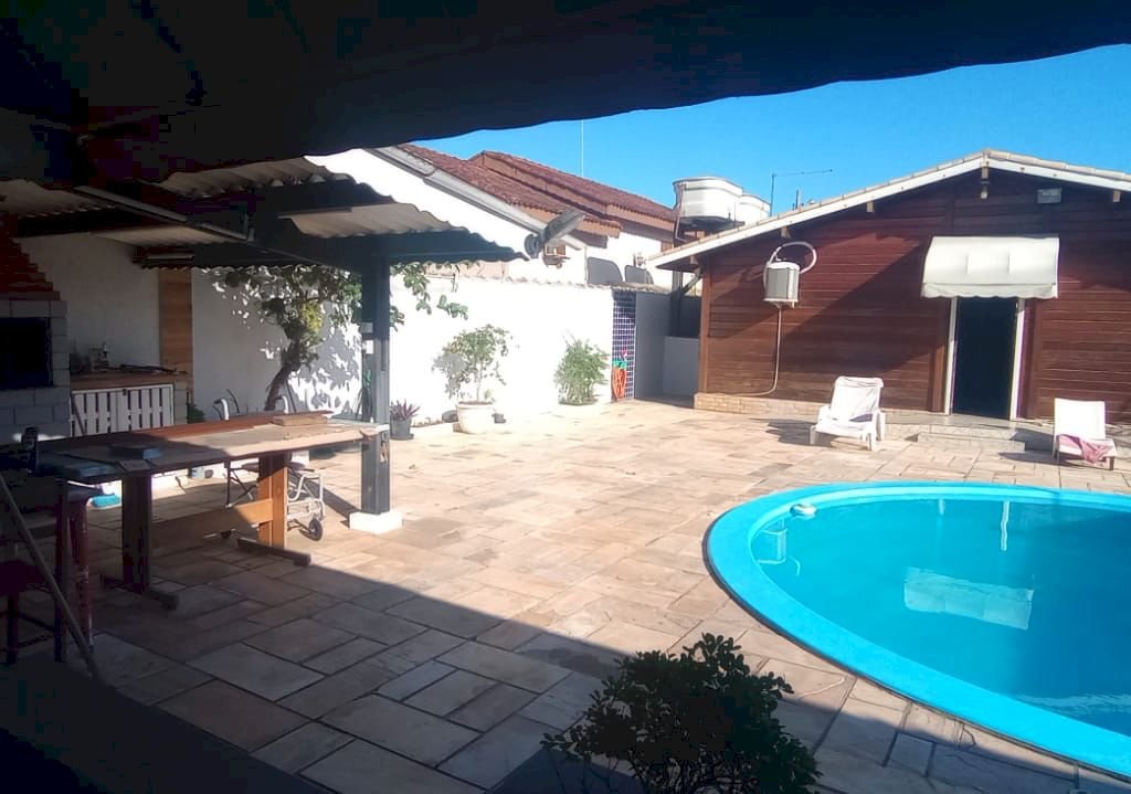 Imagem imóvel ESPETACULAR CASA DE MADEIRA DE FRENTE À PRAIA C/ PISCINA